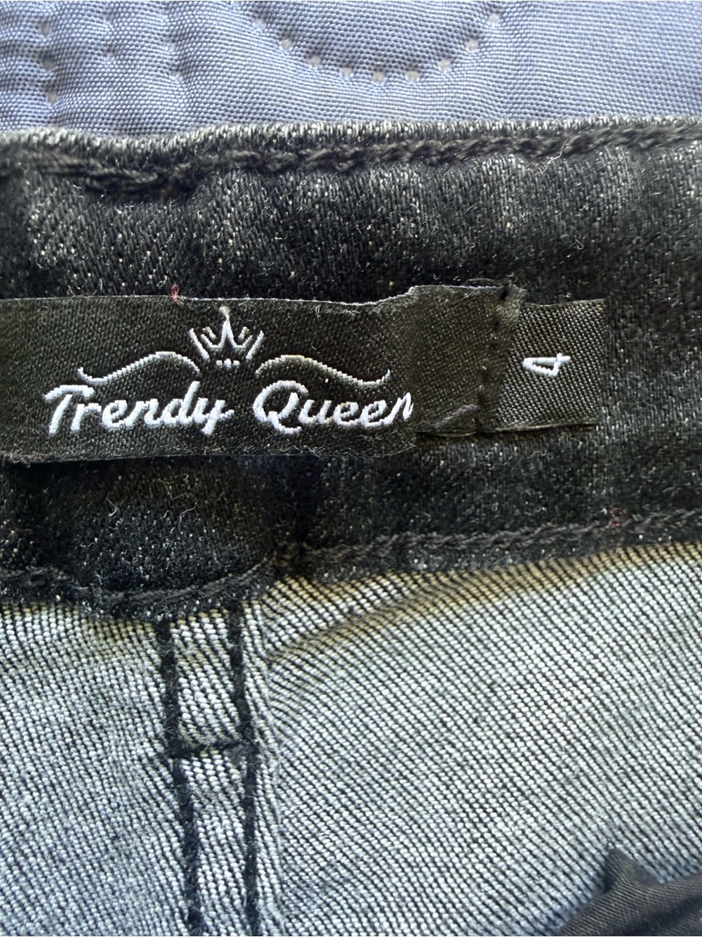 High-Rise Black Wide-Leg Jeans with Frayed Hem - Picture 3 of 7